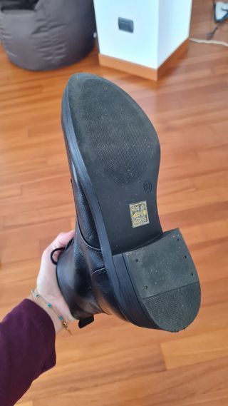Stivaletti neri donna con zip e lacci