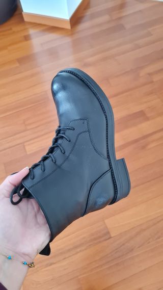 Stivaletti neri donna con zip e lacci