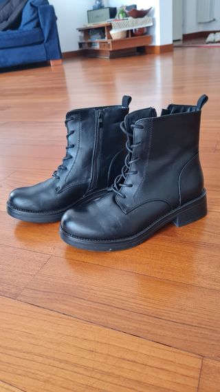 Stivaletti neri donna con zip e lacci