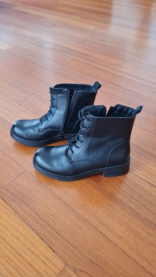 Stivaletti neri donna con zip e lacci