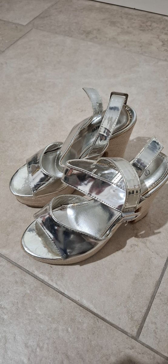 Sandali argento con zeppa