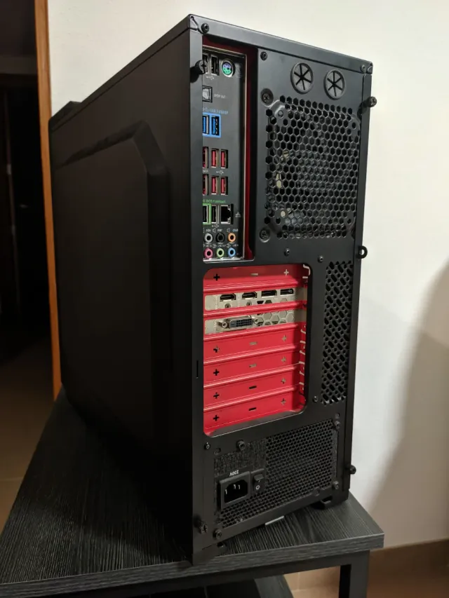 Ordenador Gaming sobremesa con placa base averiada