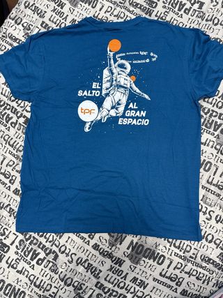 Camiseta azul con logo TPF