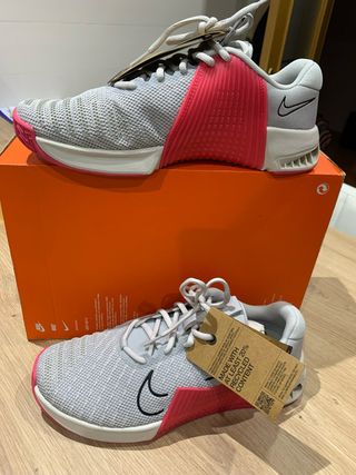 Zapatillas Nike Metcon 9 Mujer Gris/Rosa