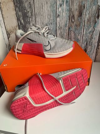 Zapatillas Nike Metcon 9 Mujer Gris/Rosa