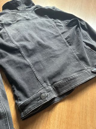 Chaqueta vaquera Tommy Jeans gris