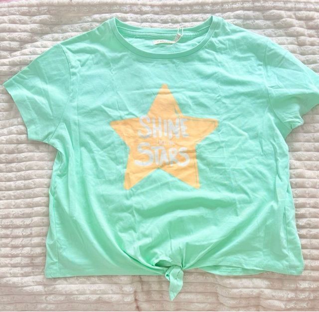 Camiseta verde con estrella Shine