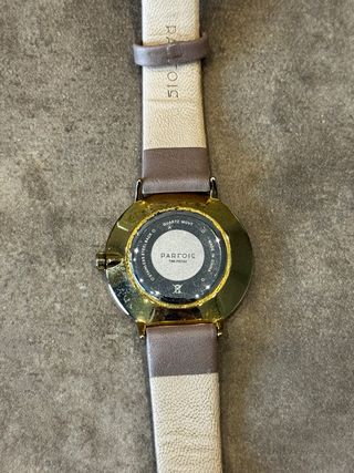 Reloj Parfois correa marrón y detalles dorados