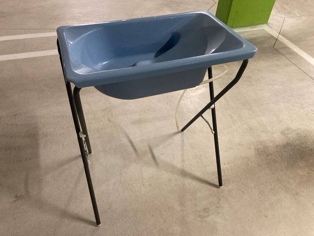 Bañera para bebé con patas