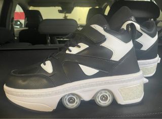 Zapatillas con ruedas negras y blancas
