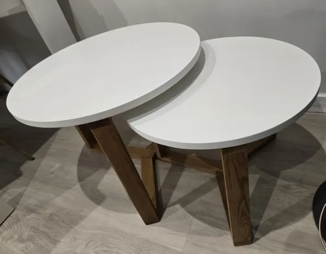 Mesa auxiliar doble blanca y madera