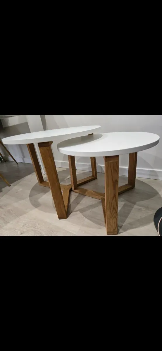 Mesa auxiliar doble blanca y madera