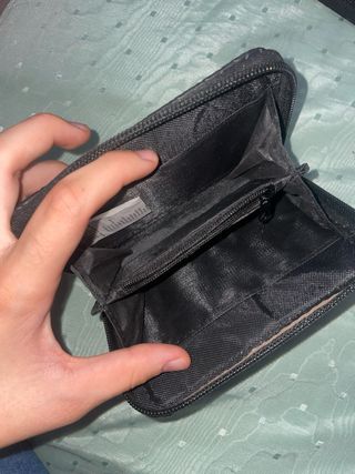 Cartera tejida negra con cremallera