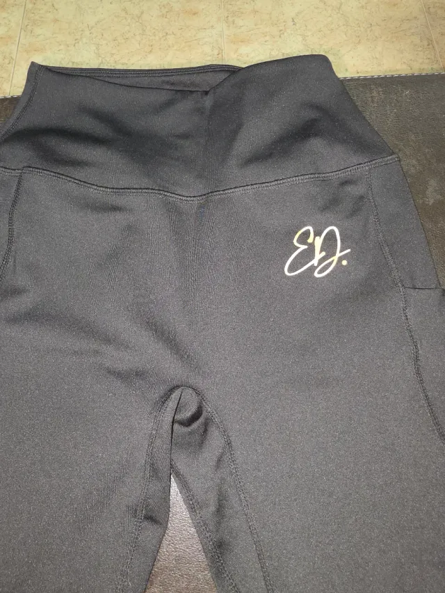 Leggings deportivos negros con logo