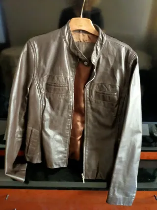 Chaqueta de piel marrón