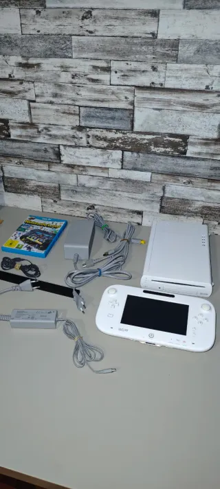 Nintendo Wii U White + NintendoLand