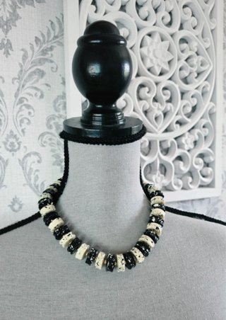Collar Zara Blanco y Negro