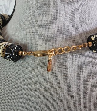 Collar Zara Blanco y Negro
