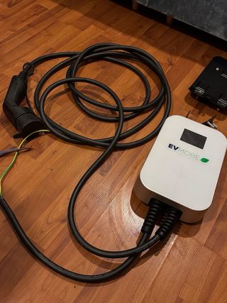Estación Carga EVMOBE Vehículos Eléctricos