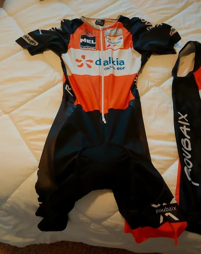 Mono Ciclismo Roubaix y Chaleco Negro Naranja