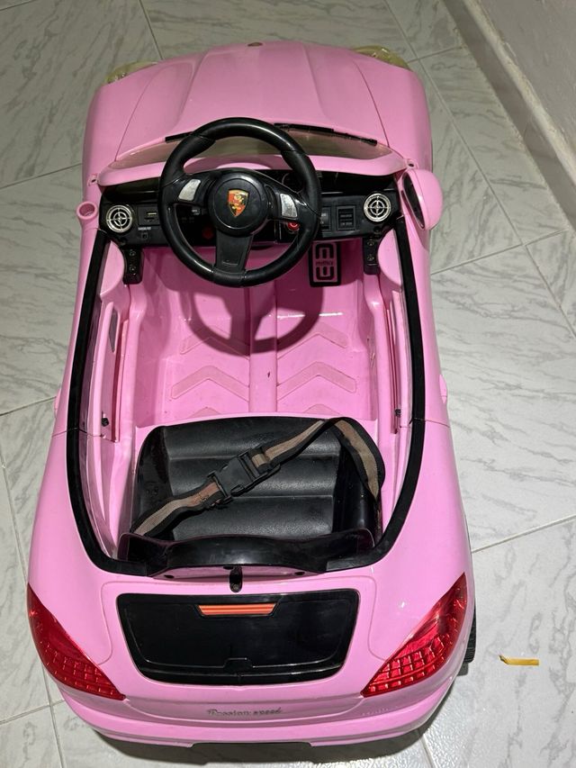 Coche eléctrico infantil rosa
