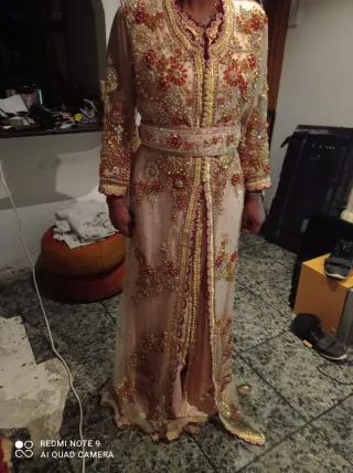 Vestido de fiesta beige y dorado