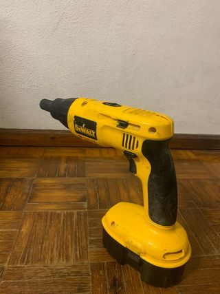 Aparafusadora Dewalt Pladur