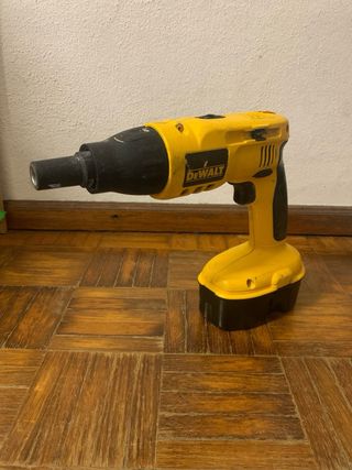 Aparafusadora Dewalt Pladur