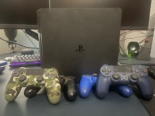 PS4 Slim | 4 mandos y 3 juegos