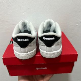 Zapatillas Reebok niño blancas y grises
talla 22,5