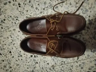 Zapatos náuticos de piel marrones