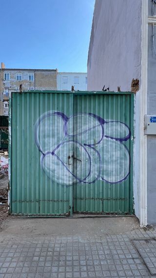 Portón metálico verde 2x2m