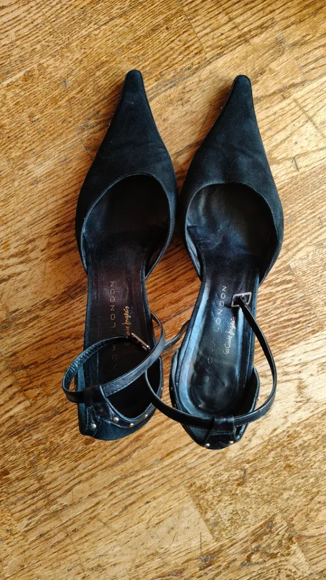 Zapatos Sacha London punta cuero negros