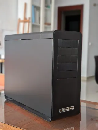 Caja PC Silverstone FT02 y accesorios 