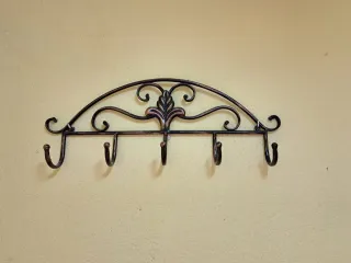 Perchero de pared metálico