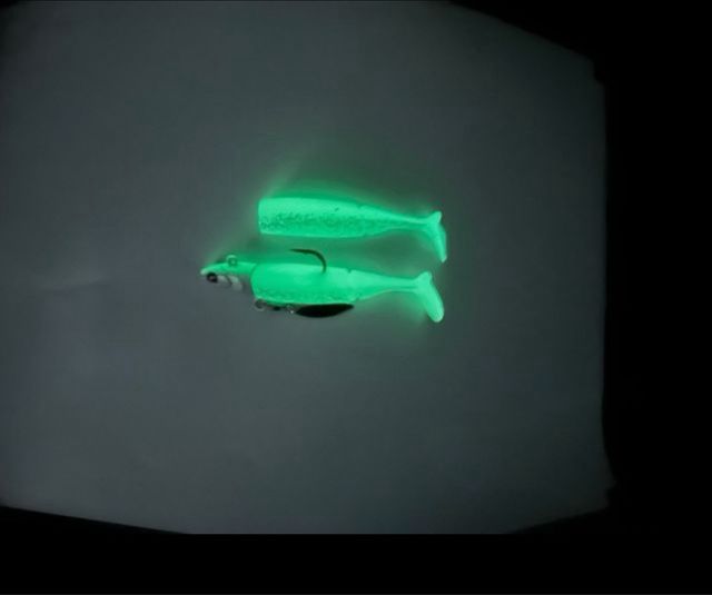 Señuelo de pesca tipo Black Minnow. 