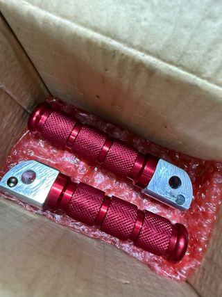 Estriberas Traseras Rojas Moto