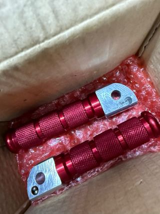Estriberas Traseras Rojas Moto