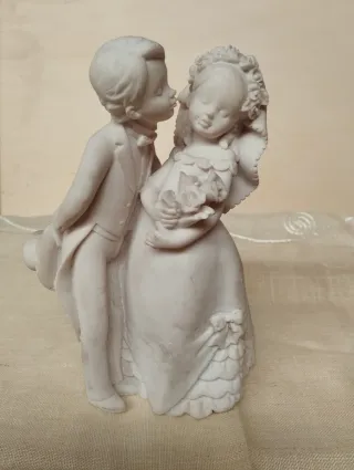Figura Marmolina Novios Beso