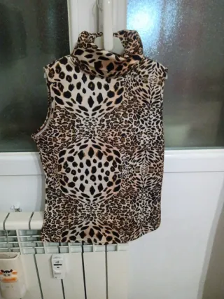 Blusa cuello alto estampado animal XL