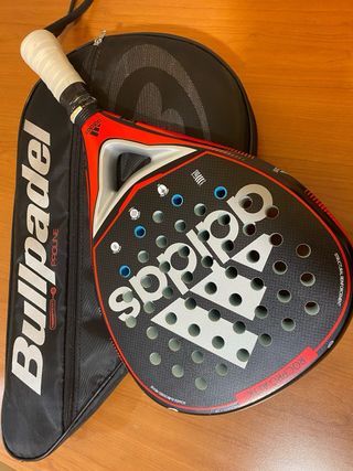 Pala Padel Adidas Rocpro Atila
con Paletero 