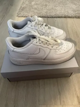 Nike Air Force 1 Talla 36.5 Blancas