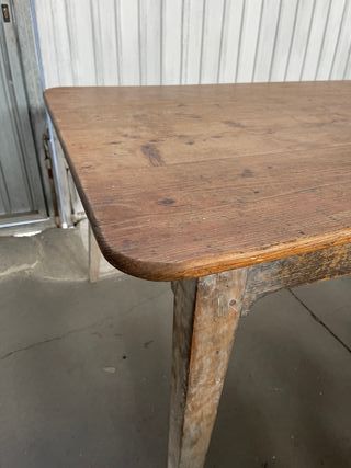 Mesa de madera rústica antigua
