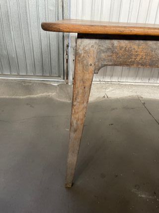 Mesa de madera rústica antigua