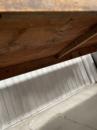 Mesa de madera rústica antigua
