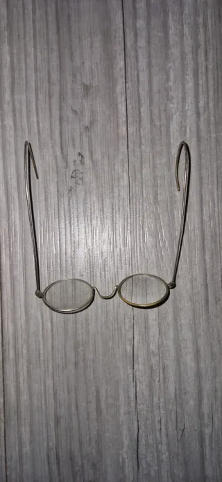 Gafas redondas metálicas antiguas