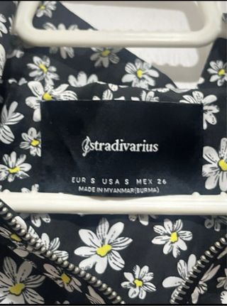 Blusa Stradivarius floral S nueva