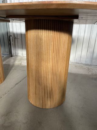 Mesa de comedor ovalada de madera maciza