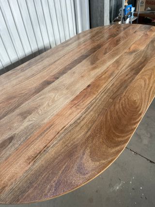 Mesa de comedor ovalada de madera maciza