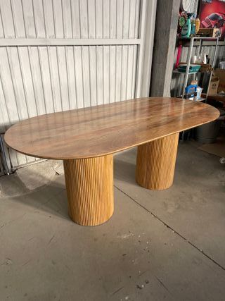 Mesa de comedor ovalada de madera maciza